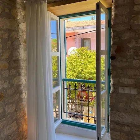 Oezel Tasarimli Tarihi Tas Ev 度假居 Çeşme